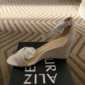 Women’s Naturalizer Wedge Heels 9M NIB